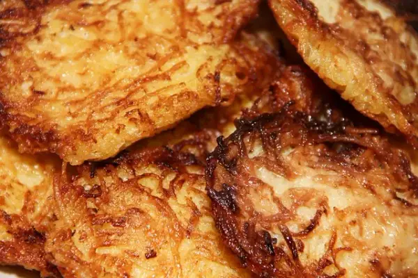 Jak podgrzać placki ziemniaczane żeby były chrupiące i smaczne